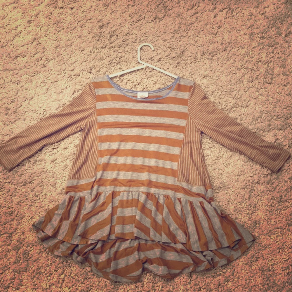 A striped shirt (idk how to describe things)
